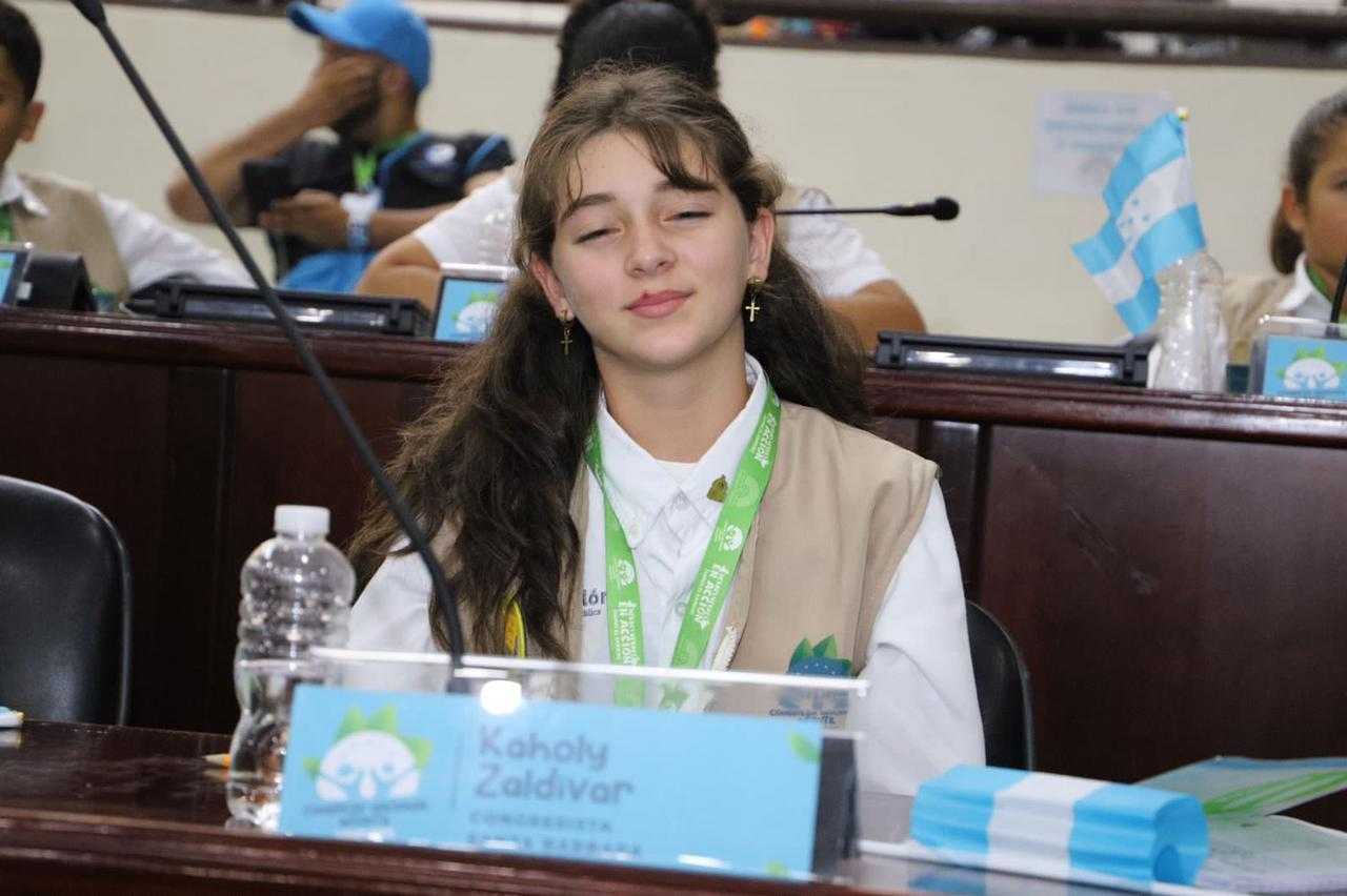 Kaholy Zaldívar Rivera: Orgullosa congresista infantil de Santa Bárbara aboga por protección del agua y la educación